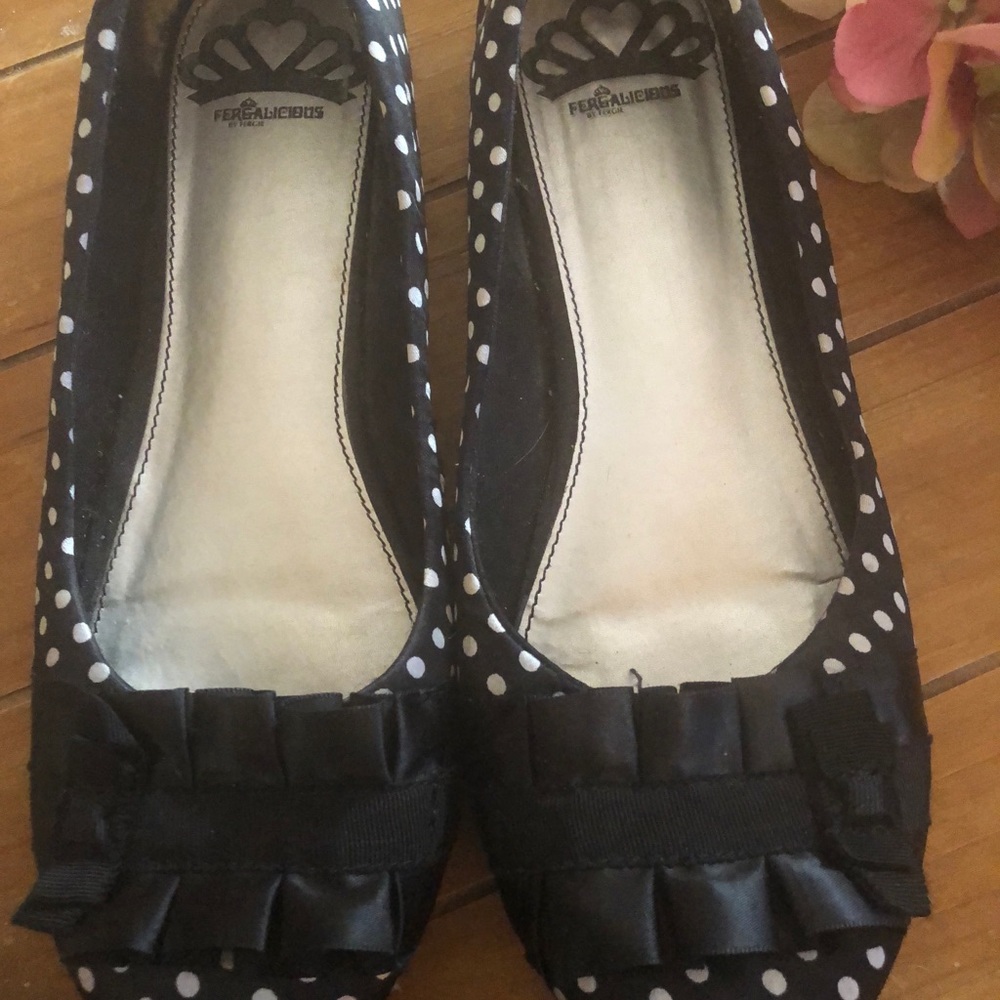 Fergalicious Black n White flat